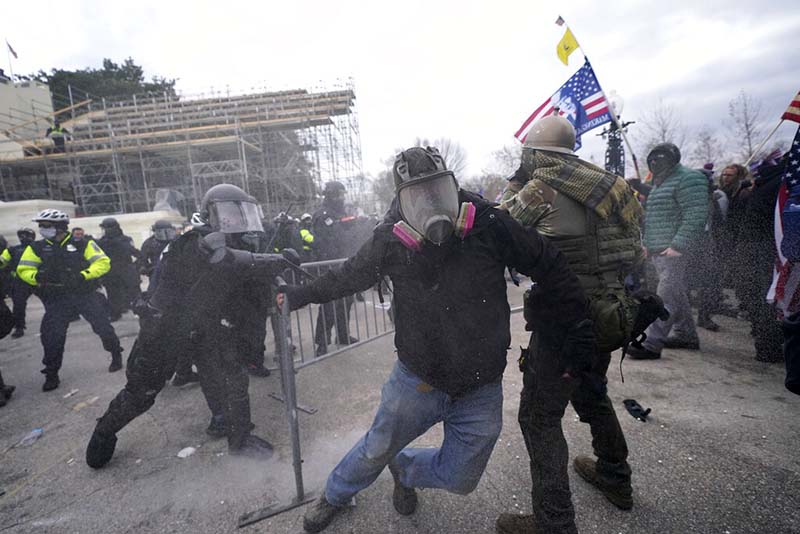 US Capitol police officer dies of injuries from riot by Trump supporters